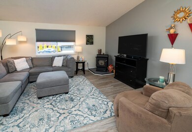 3140 SW Reindeer Ave, Redmond, OR 97756 - photo 5