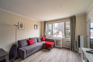 The Pembroke unit 8-G, New York, NY 10075 - photo 3