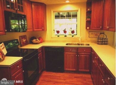 2884 Crossbow Ct, Vienna, VA 22181 - photo 5