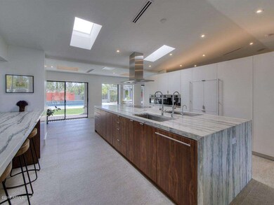 010_Breakfast Bar ~ Kitchen