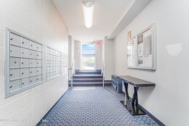 Fort Place Cooperative unit B3AB, Staten Island, NY 10301 - photo 4