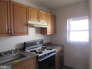 7157 Clover Ln, Upper Darby, PA 19082 - photo 4