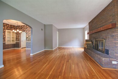 315 W 11th St, Auburn, IN 46706 - photo 5