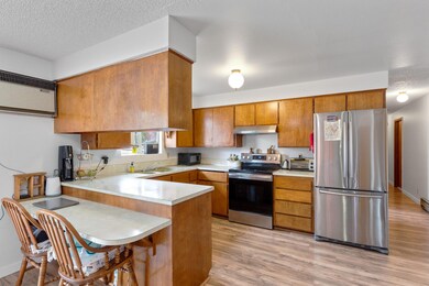 435 NE 11th St, Grants Pass, OR 97526 - photo 6