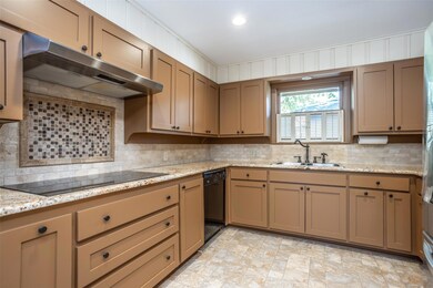 1105 Whaley Dr, Gainesville, TX 76240 - photo 6