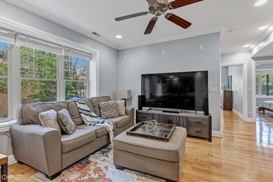 6056 N Washtenaw Ave unit 6056, Chicago, IL 60659 - photo 4