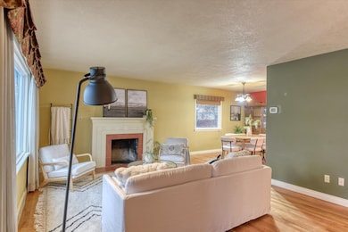 1027 E 37th Ave, Spokane, WA 99203 - photo 2