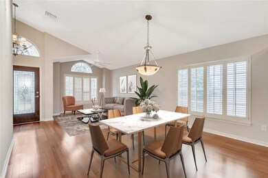 Living room/dining room combo nice sized for enter