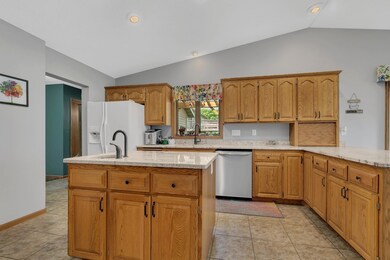 521 15th St N, Sauk Rapids, MN 56379 - photo 3