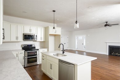 46 Metacomet Rd unit 46, West Bridgewater, MA 02379 - photo 2