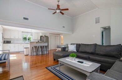 003-photo-living-room-7368210