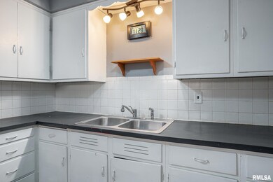 2411 Dugan Ct, Davenport, IA 52804 - photo 7