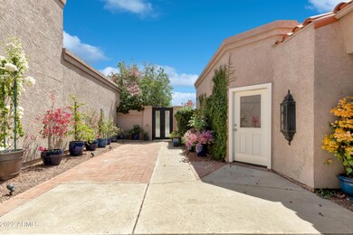 8650 E Via Del Arbor-7