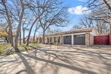 1529 Oak Creek Dr, Hurst, TX 76054 - photo 2