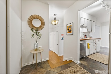 2301 NE 65th St unit 202, Seattle, WA 98115 - photo 2