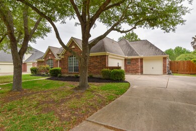 1205 Bob White Dr, Friendswood, TX 77546 - photo 4