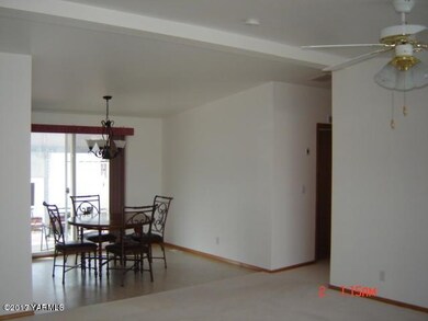 Kitchen eating space