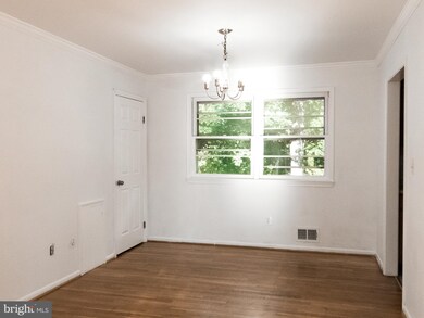 2904 Chapel View Dr, Silver Spring, MD 20904 - photo 5