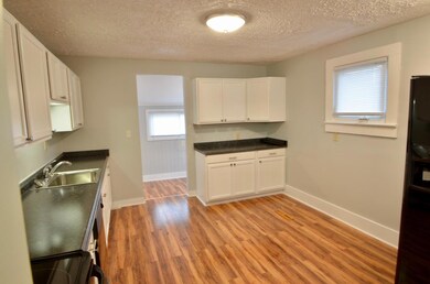 Eat-in Kitchen