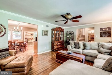 9102 Hamilton Dr, Fairfax, VA 22031 - photo 6