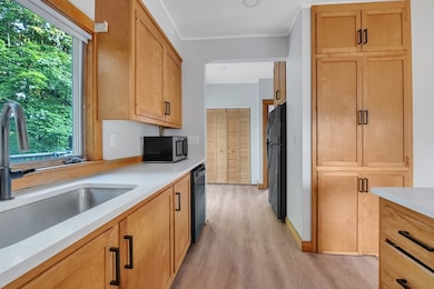 484 Rollstone St, Fitchburg, MA 01420 - photo 2