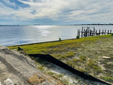 602 Coral Dr, Cape Coral, FL 33904 - photo 5