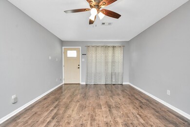 1017 W Snyder St, Alvin, TX 77511 - photo 6