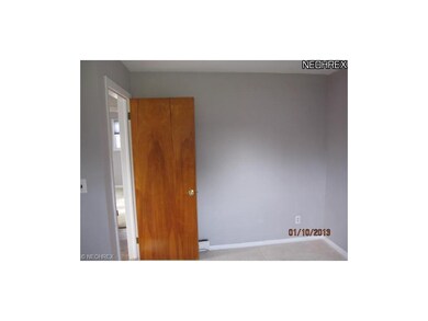 5261 E Lake Rd, Sheffield Lake, OH 44054 - photo 3