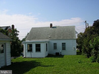 309 Commerce St, Waynesboro, PA 17268 - photo 4