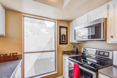 009_Stainless Steal Appliances