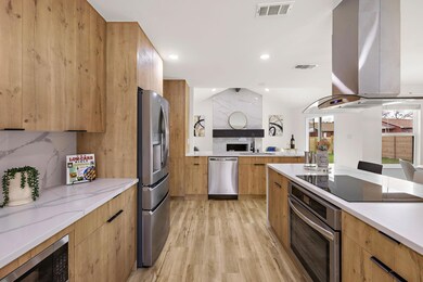 Kitchen with appliances with stainless steel fini