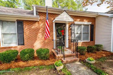 152 Manor Row--5