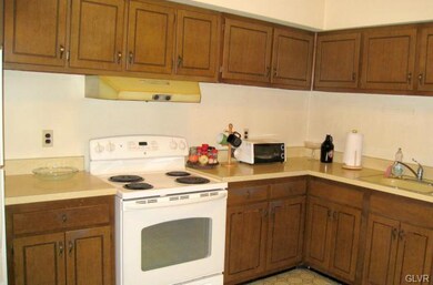 48 Eisenhower Cir, Whitehall, PA 18052 - photo 3