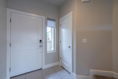659 S Malorie Wy-009