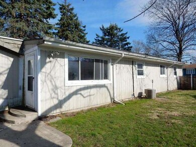 56 Thrush Rd, Carpentersville, IL 60110 - photo 2