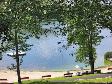 3300 Baker St unit 16, Mohegan Lake, NY 10547 - photo 2