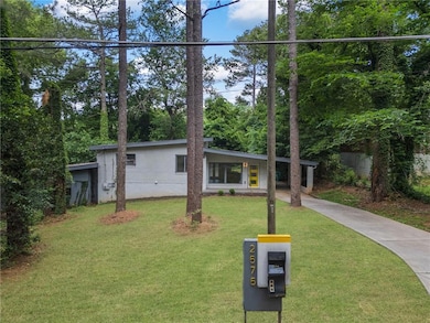 Mid-century inspired home featuring a front yard