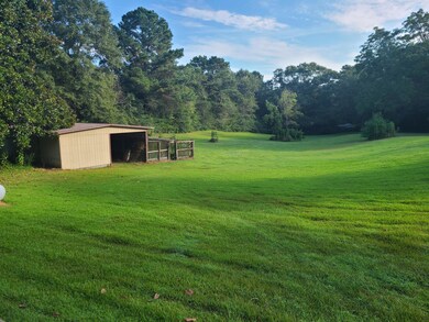 127 Gardner Rd, Laurel, MS 39443 - photo 2