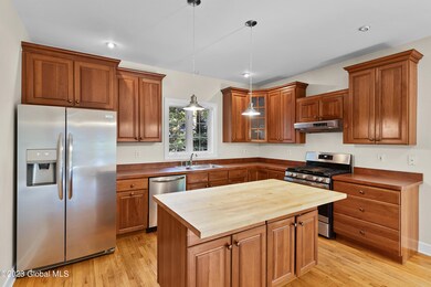 11 Huntington Ct, Saratoga Springs, NY 12866 - photo 4