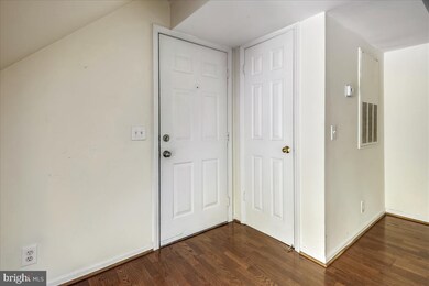 5812 Inman Park Cir unit 814, Rockville, MD 20852 - photo 4