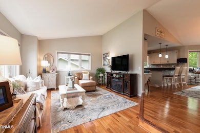2044 N Bell St-14