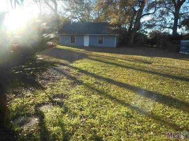 Large Backyard and Workshop with bath and Electric
