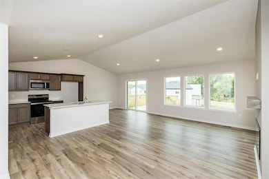 4396 Honey Bee Ridge, Des Moines, IA 50317 - photo 3