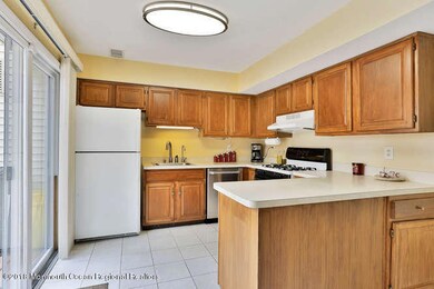 13 Colonial Ct Jackson NJ-small-005-12-4