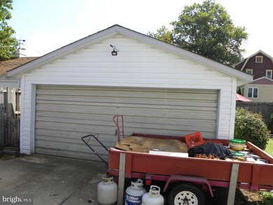 143 E Roland Rd, Brookhaven, PA 19015 - photo 5