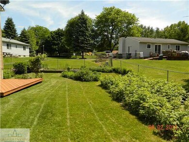 5718 Ellendale Dr, Lansing, MI 48911 - photo 3