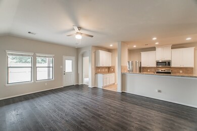 10207 Norway Spruce Ln, Tomball, TX 77375 - photo 2