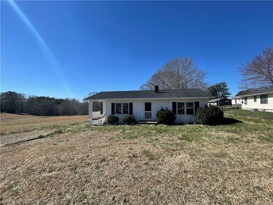 102 Fowler Rd, Walhalla, SC 29691 - photo 2