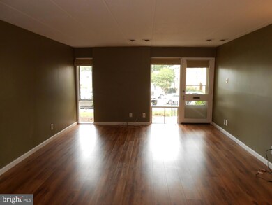 5709 Indian Ct unit 190, Alexandria, VA 22303 - photo 2