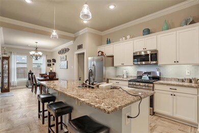 From the kitchen you can see the dining room. Owne
